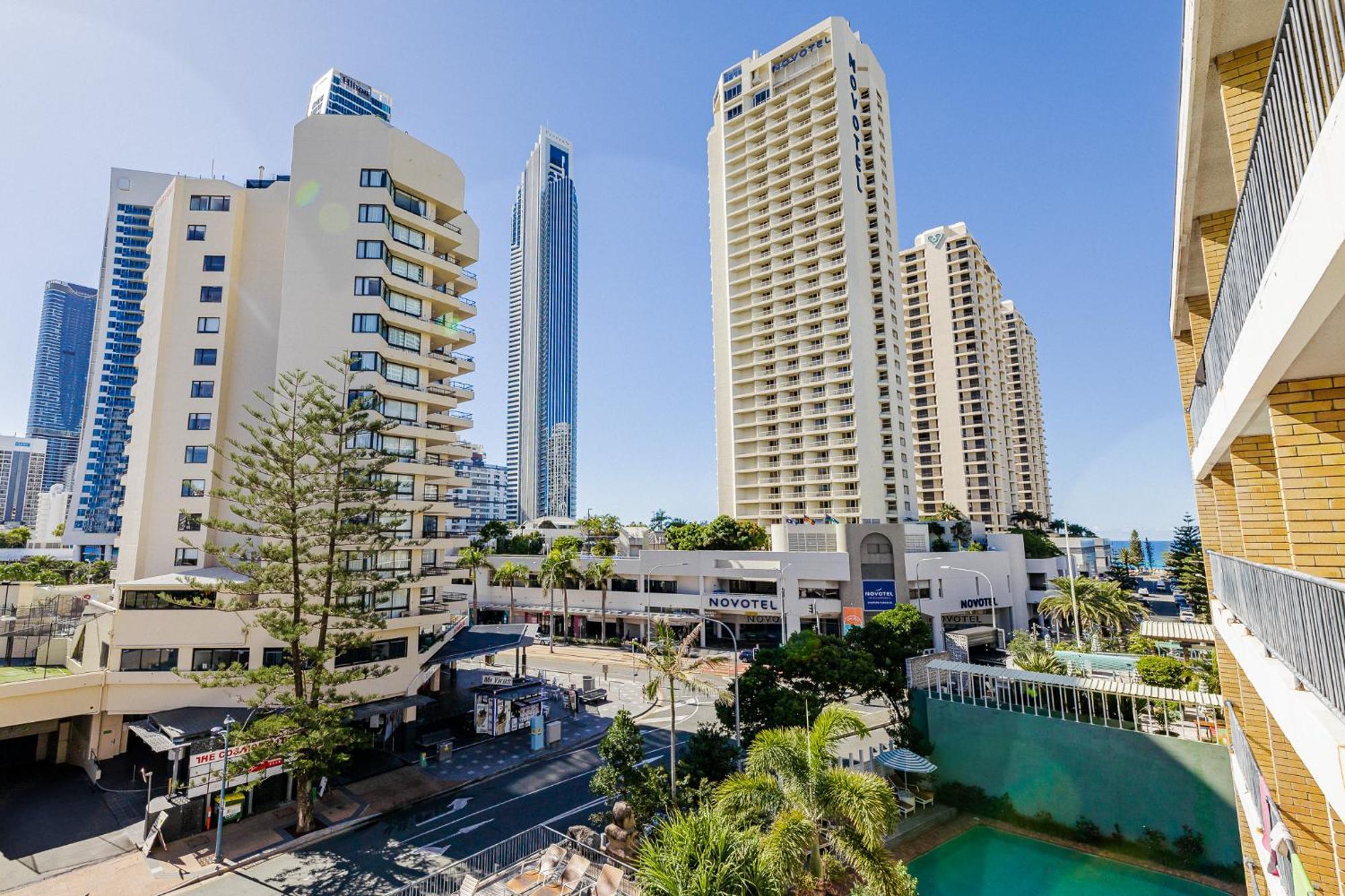 Bunk Surfers Paradise International Backpacker Hostel (Adults Only) Голд-Кост Экстерьер фото