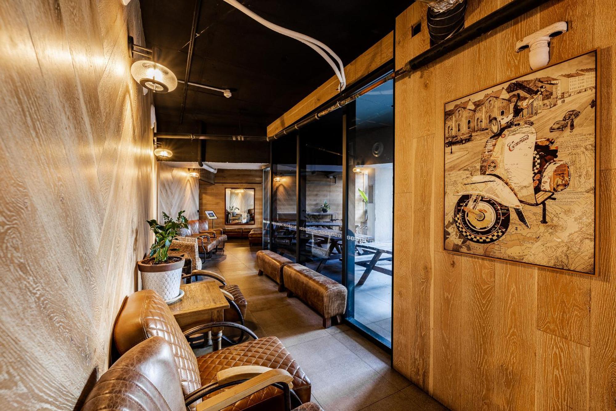 Bunk Surfers Paradise International Backpacker Hostel (Adults Only) Голд-Кост Экстерьер фото