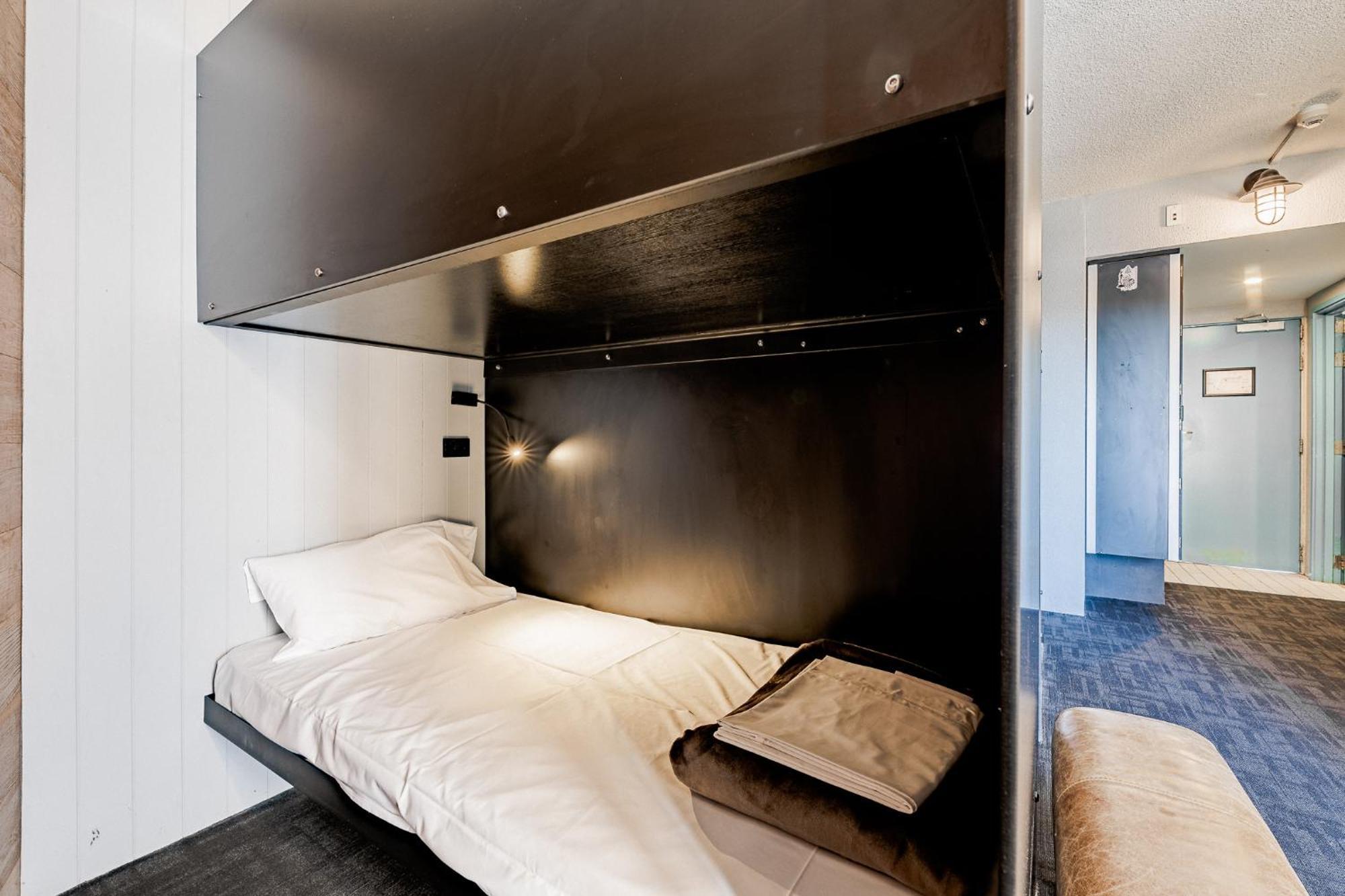Bunk Surfers Paradise International Backpacker Hostel (Adults Only) Голд-Кост Экстерьер фото