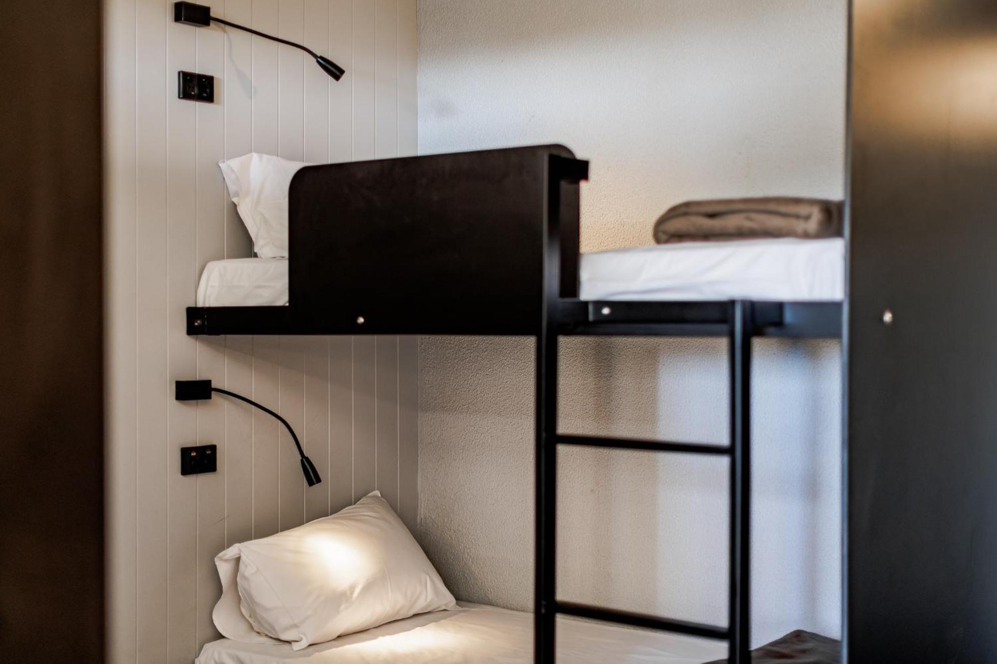Bunk Surfers Paradise International Backpacker Hostel (Adults Only) Голд-Кост Экстерьер фото