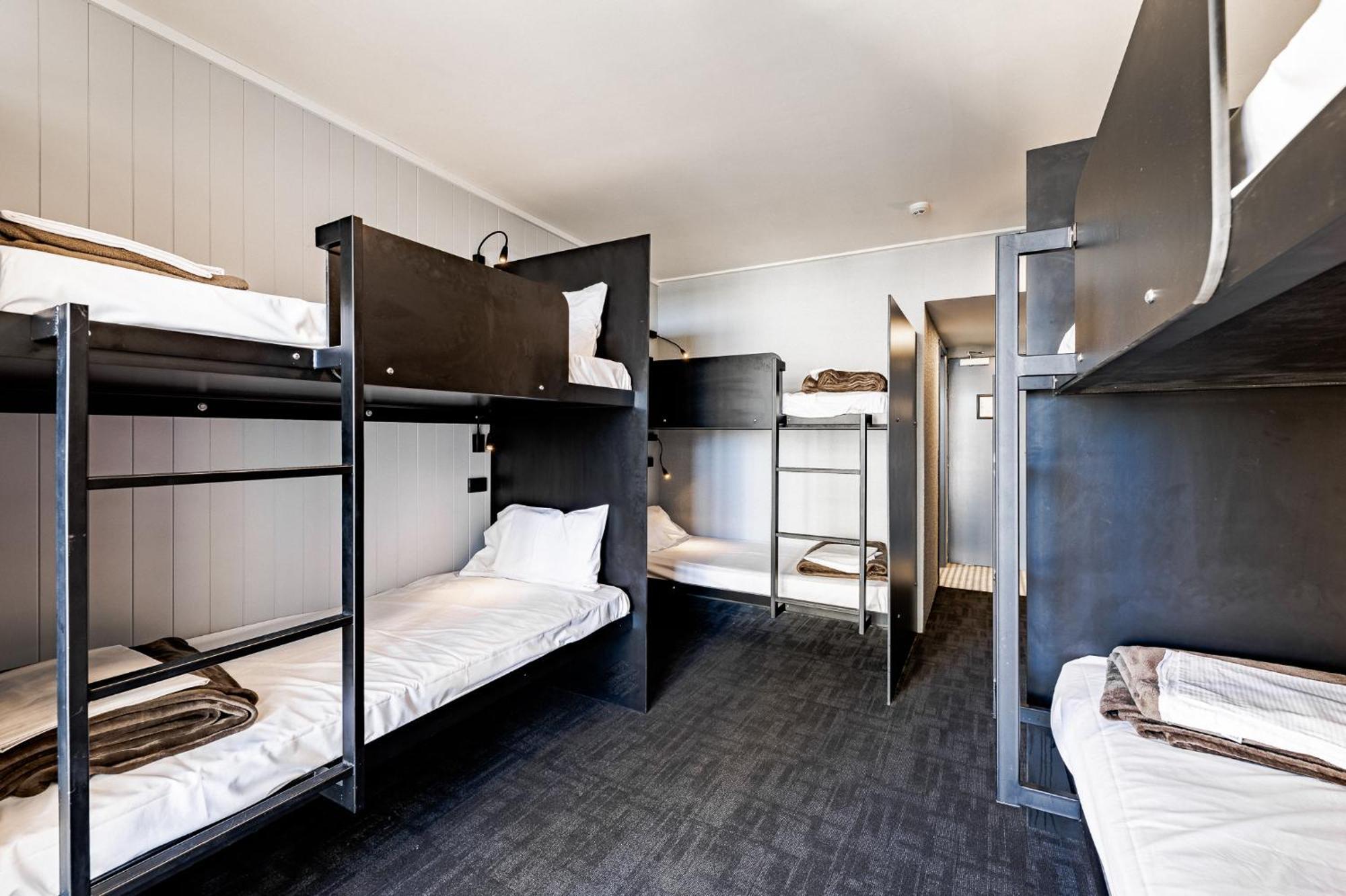 Bunk Surfers Paradise International Backpacker Hostel (Adults Only) Голд-Кост Экстерьер фото