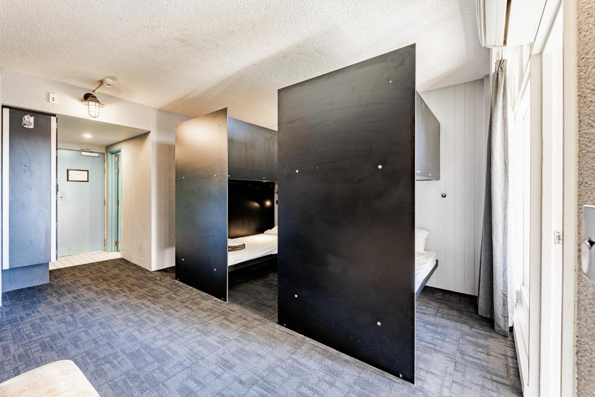 Bunk Surfers Paradise International Backpacker Hostel (Adults Only) Голд-Кост Экстерьер фото