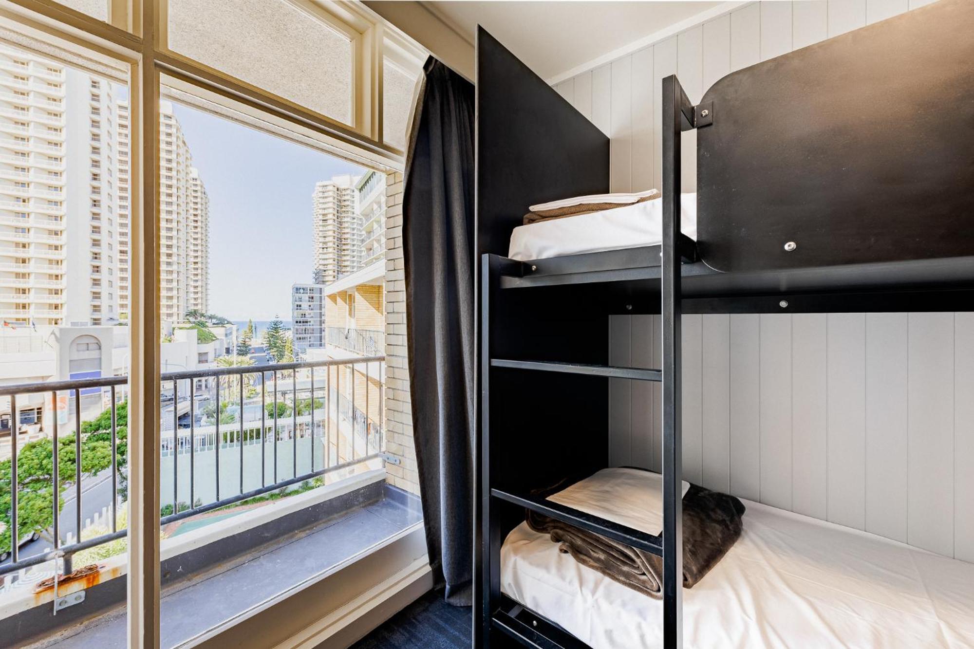 Bunk Surfers Paradise International Backpacker Hostel (Adults Only) Голд-Кост Экстерьер фото