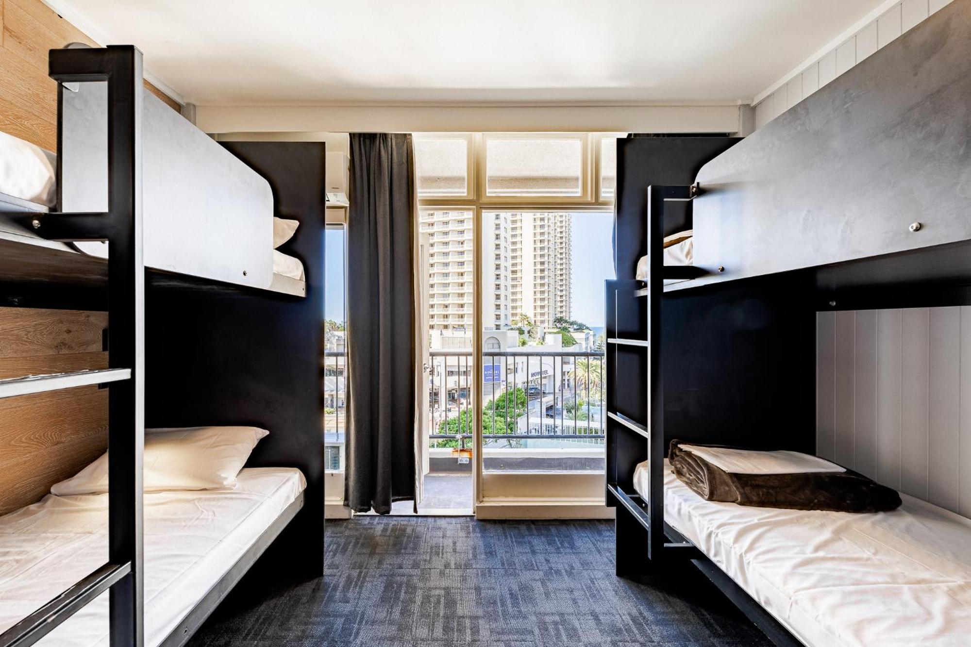 Bunk Surfers Paradise International Backpacker Hostel (Adults Only) Голд-Кост Экстерьер фото