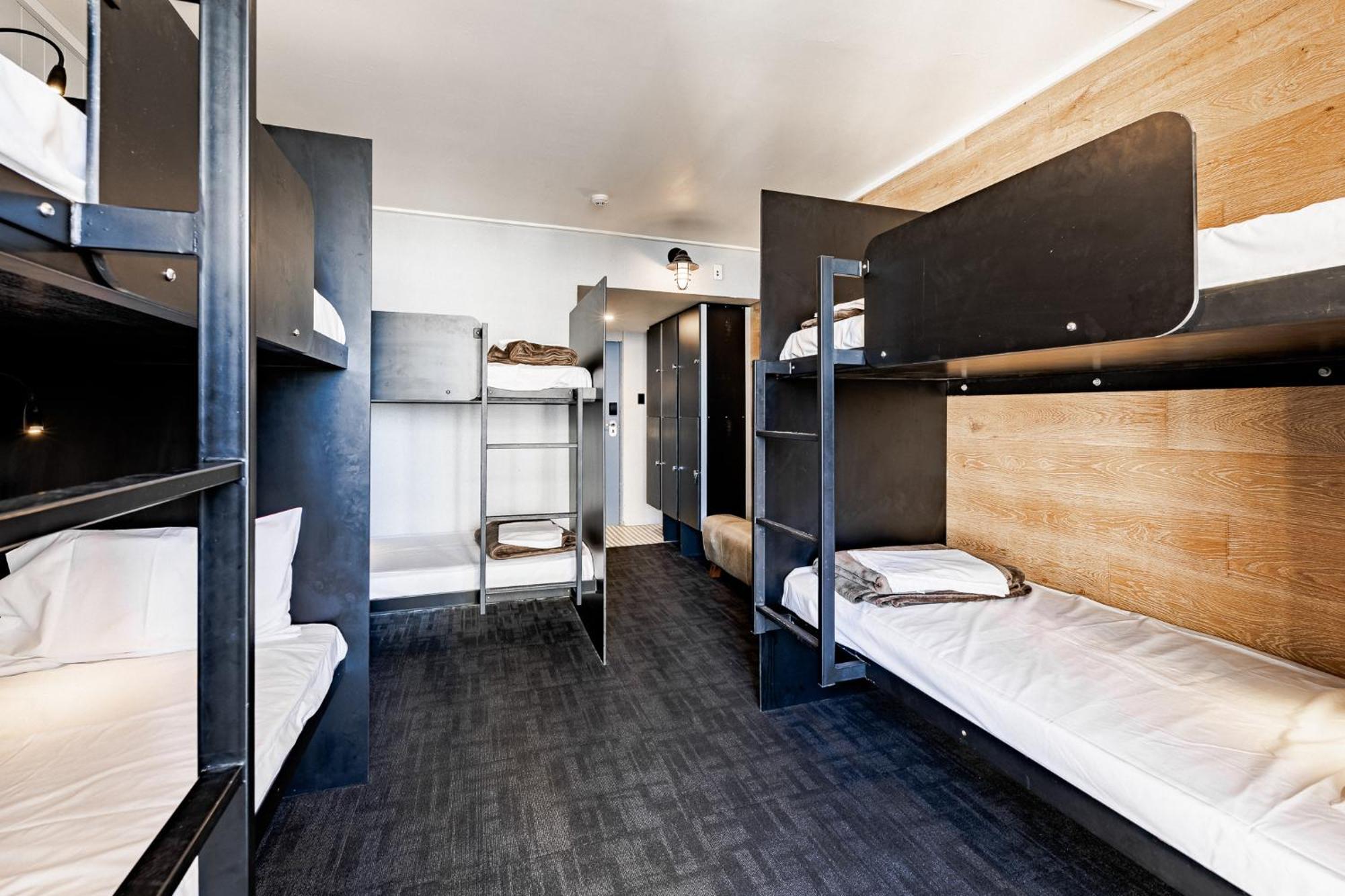 Bunk Surfers Paradise International Backpacker Hostel (Adults Only) Голд-Кост Экстерьер фото