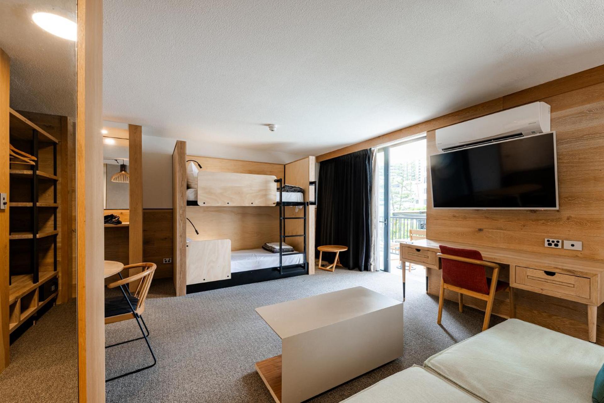 Bunk Surfers Paradise International Backpacker Hostel (Adults Only) Голд-Кост Экстерьер фото