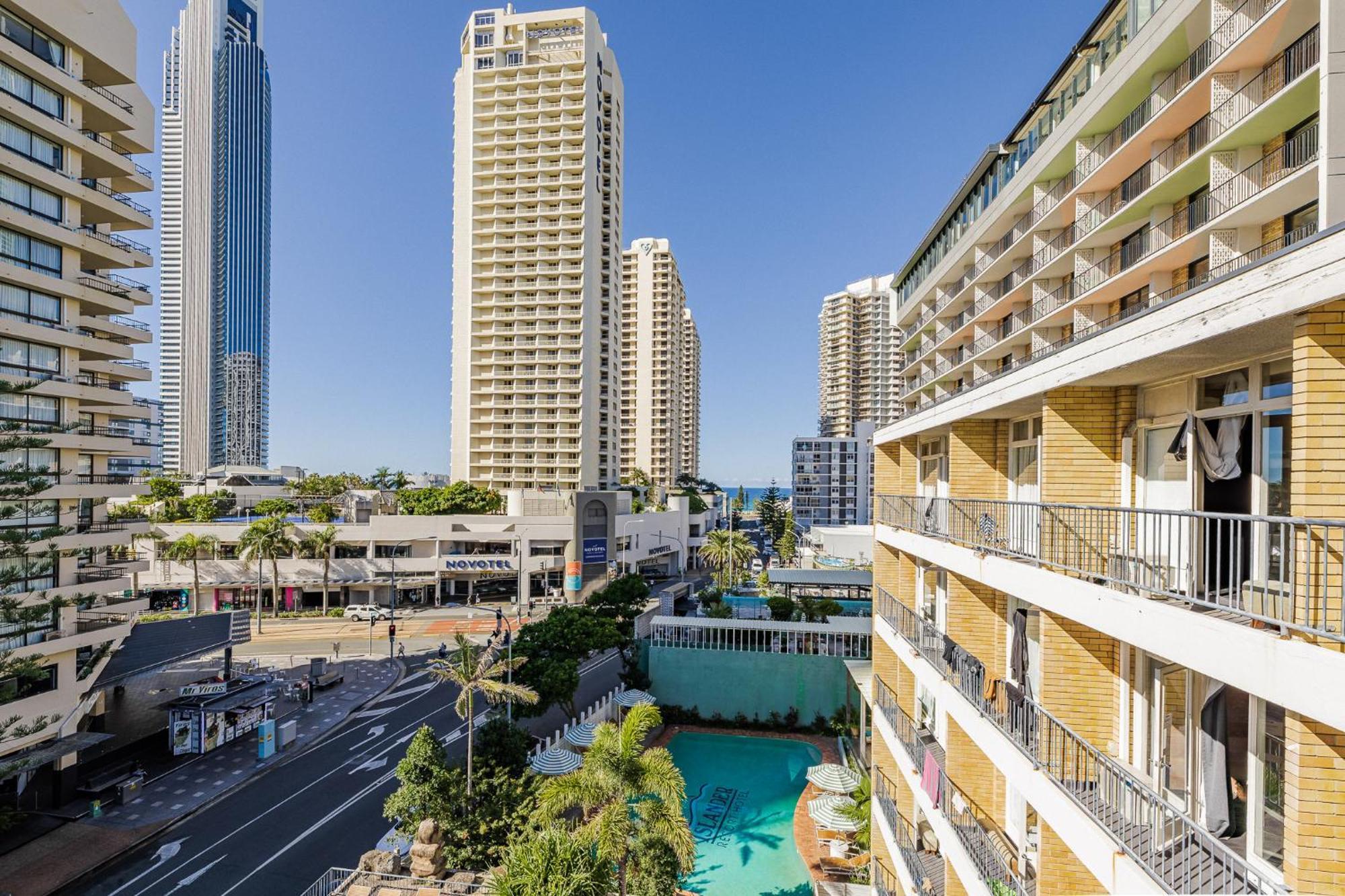 Bunk Surfers Paradise International Backpacker Hostel (Adults Only) Голд-Кост Экстерьер фото