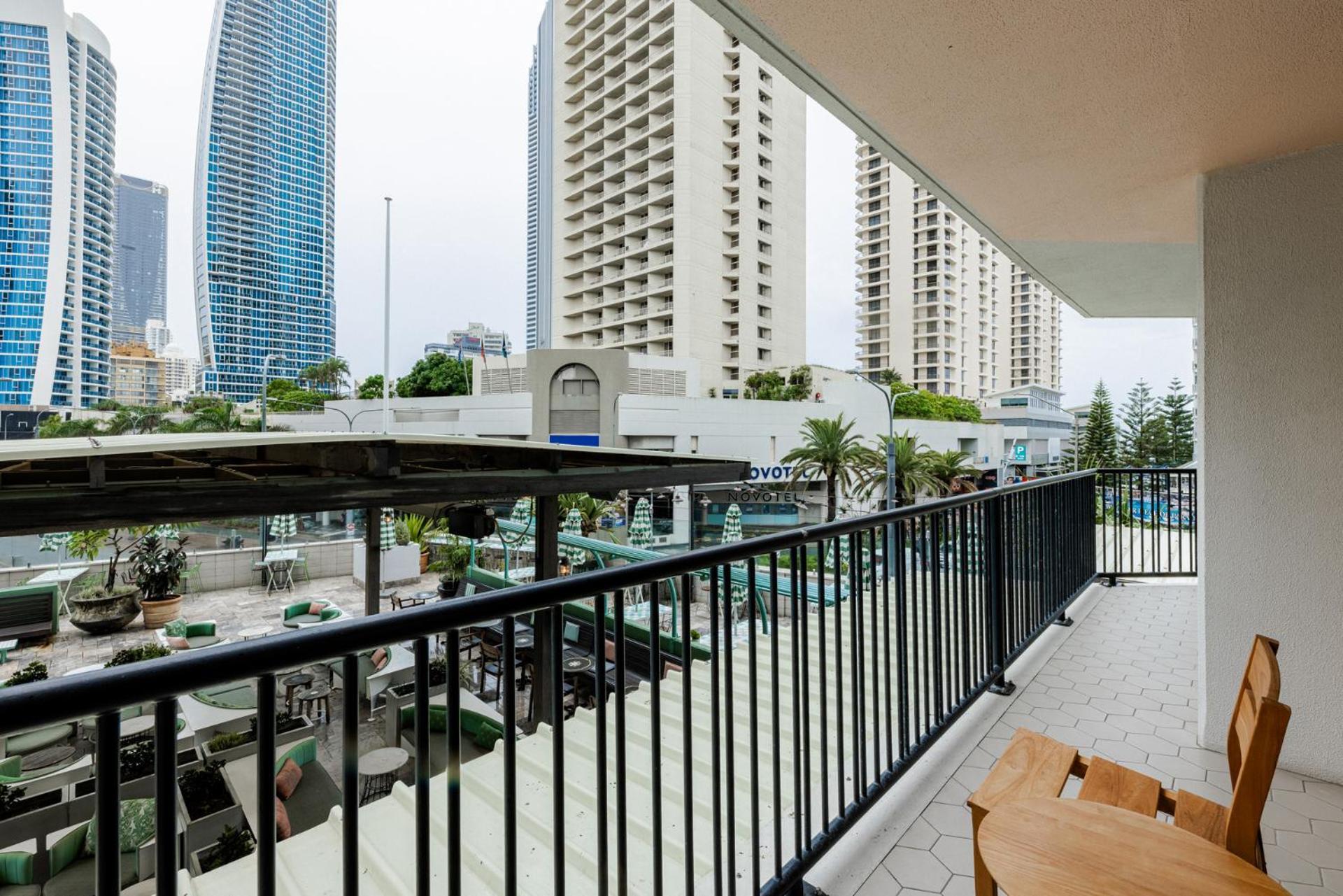 Bunk Surfers Paradise International Backpacker Hostel (Adults Only) Голд-Кост Экстерьер фото