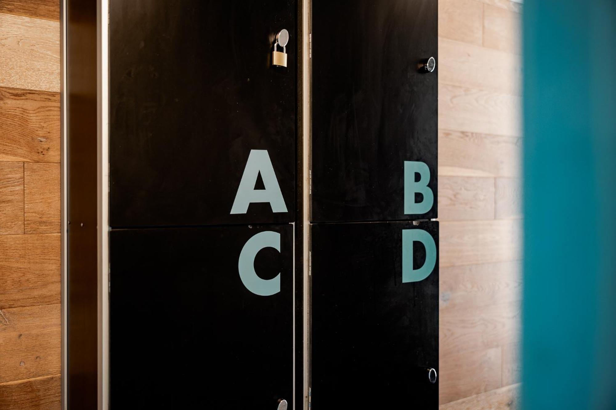 Bunk Surfers Paradise International Backpacker Hostel (Adults Only) Голд-Кост Экстерьер фото