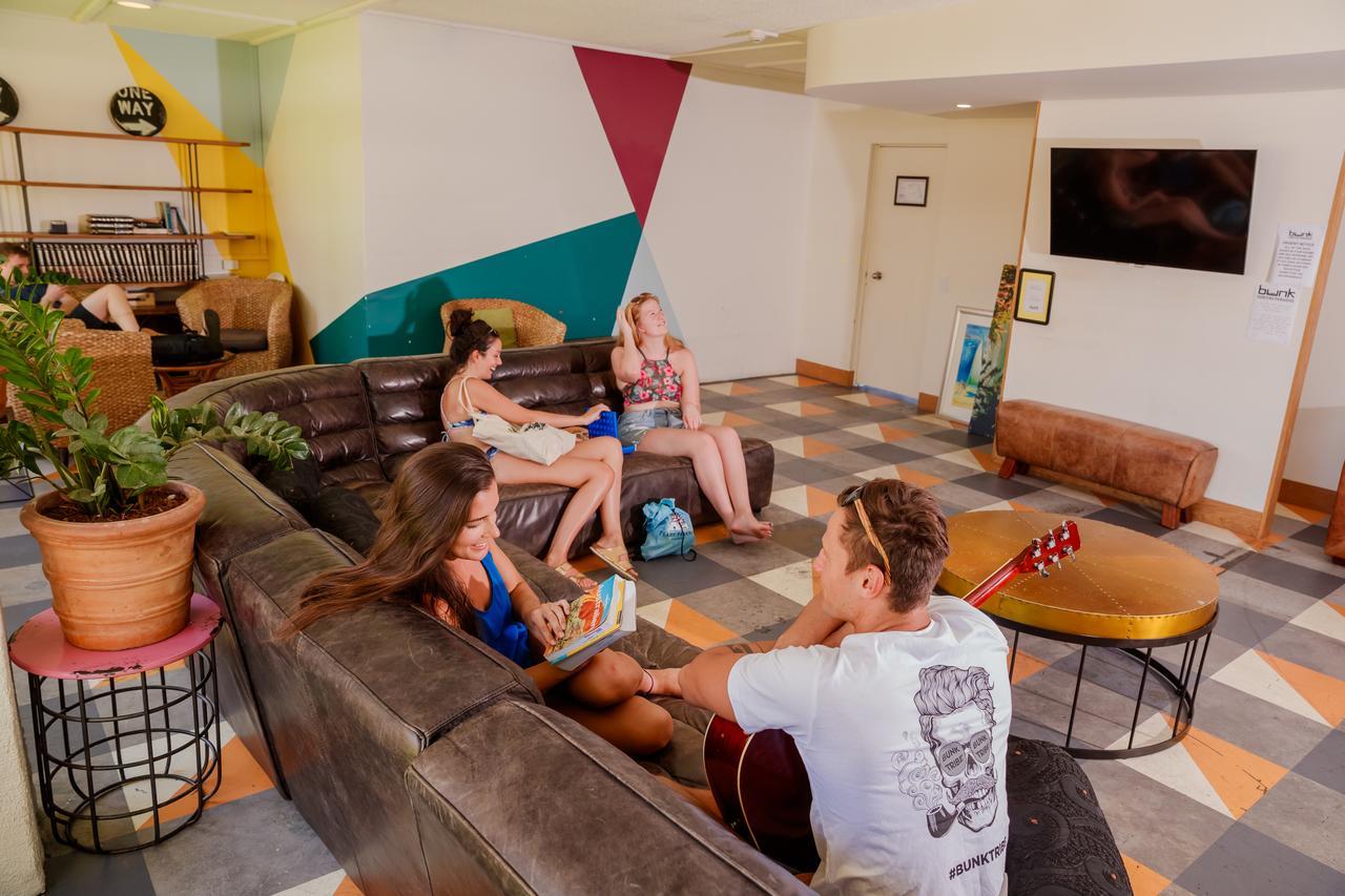Bunk Surfers Paradise International Backpacker Hostel (Adults Only) Голд-Кост Экстерьер фото